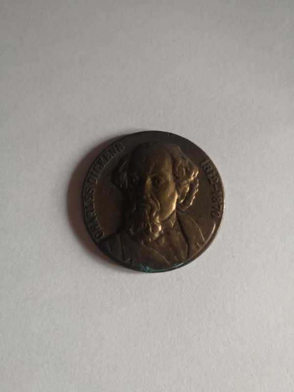 https://www.bro-kant.com/produit/medaille-charles-dickens-1812-1870/