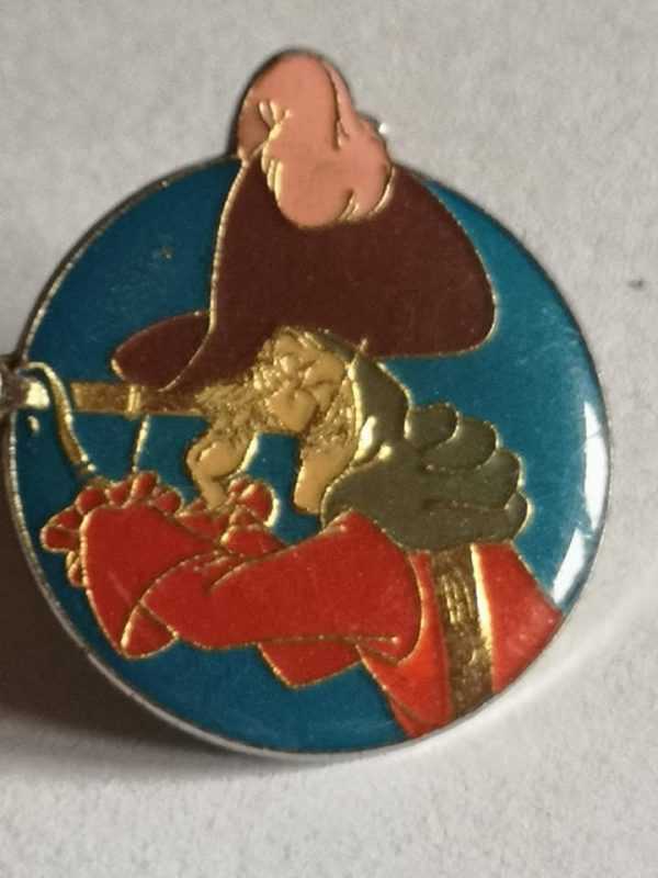 1 Pin's : Disney - capitaine crochet - Peter Pan - Vintage
