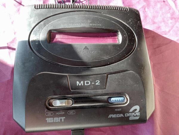 Console de jeux Mega drive 2 ( marque FEIHAO ? )